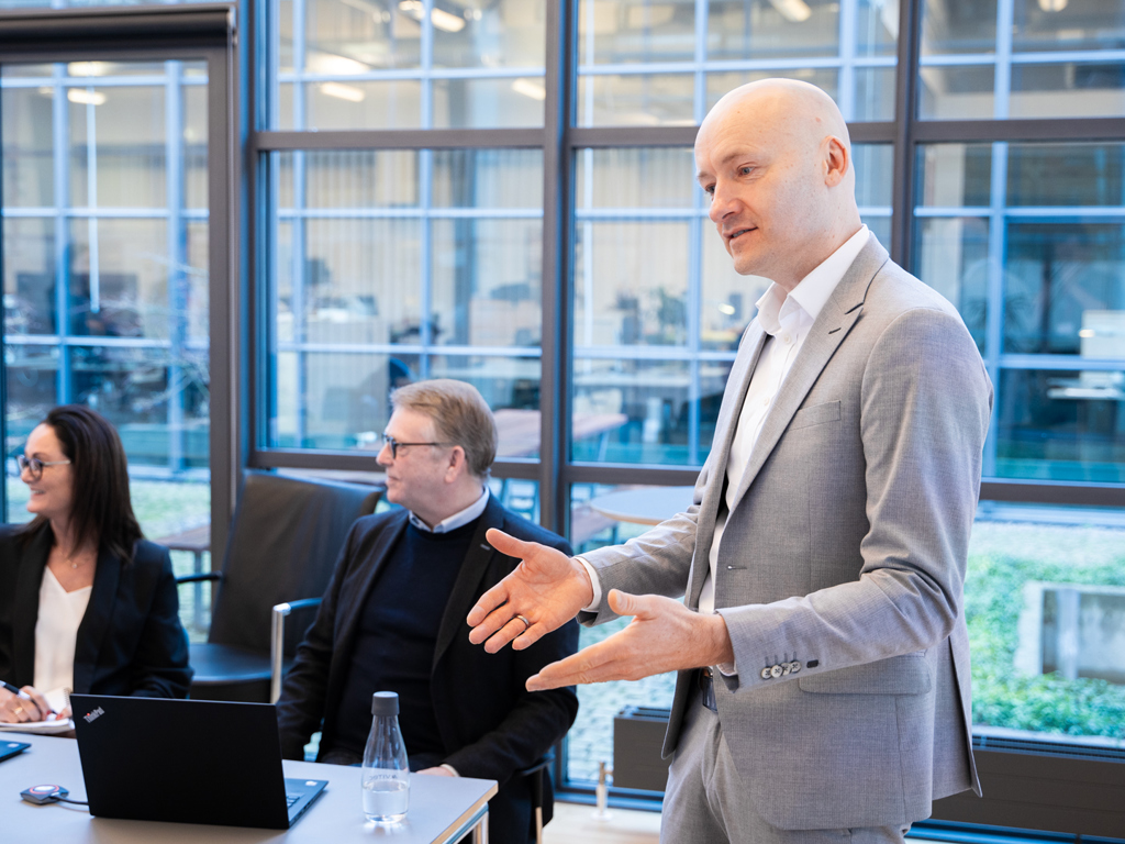 Leverandør forklarer fordelene ved investment management løsningen, PORTMAN til Family Office